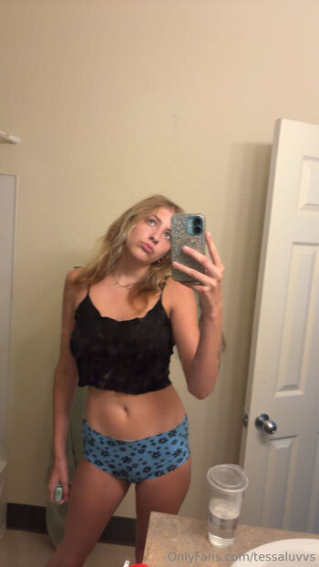 Full leaked Tessaluvvs private photo