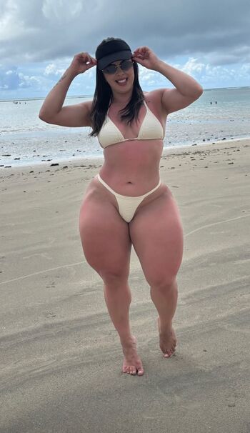 Thais Almeida