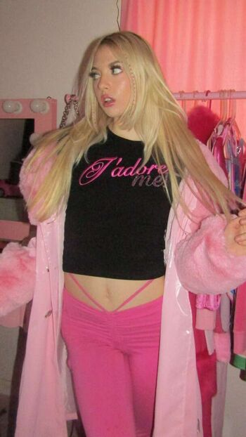 Full leaked Thatdollmo private photo