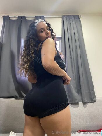 Full leaked Thechulibby page private photo