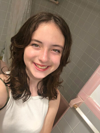 Full leaked Thehoneybeee private photo