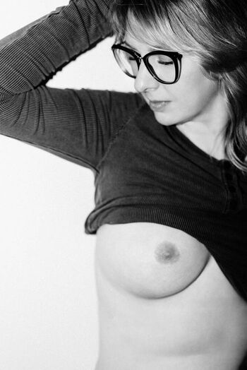 Full leaked Thevickeemuse private photo