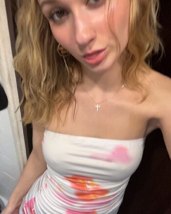 Full leaked Theyluv pey private photo
