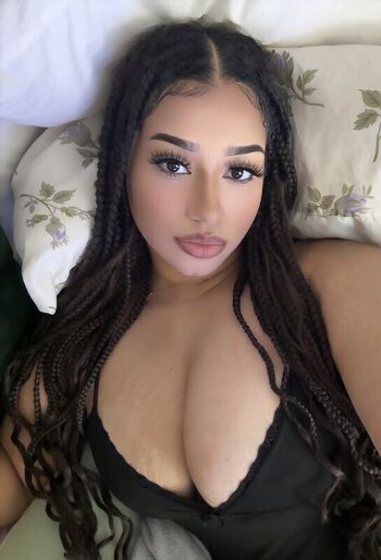 Full leaked Thick curvy baddie private photo