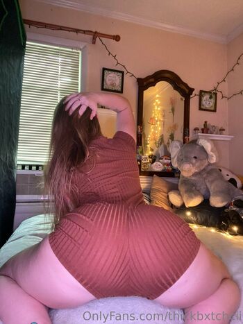 Full leaked Thickbxtchcii private photo