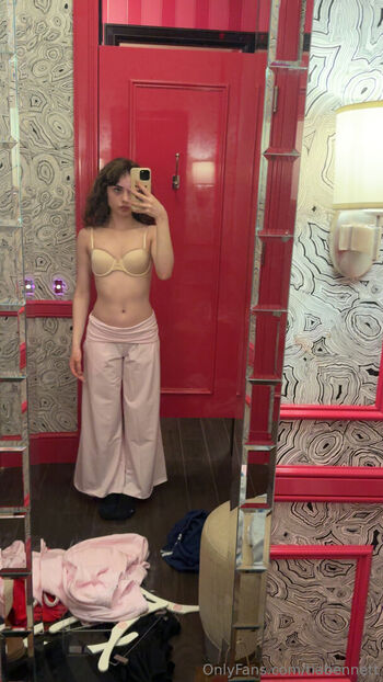 Full leaked Tiabennett private photo