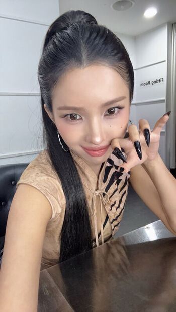 tiny.pretty.j