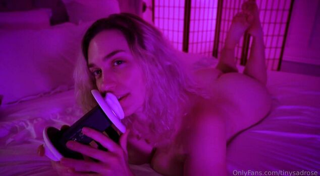 Full leaked Tinysadrose page private photo