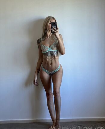 Full leaked Tinyscallywag private photo