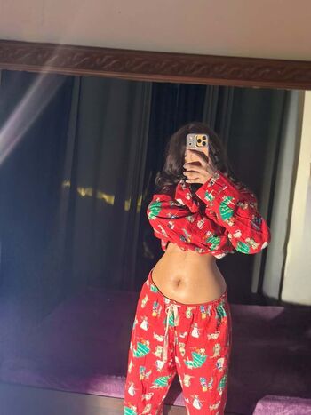 Full leaked Toned belly private photo