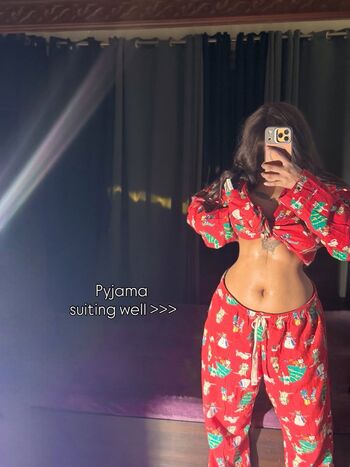 Full leaked Toned belly private photo