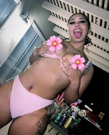 Full leaked Toriannaaa private photo
