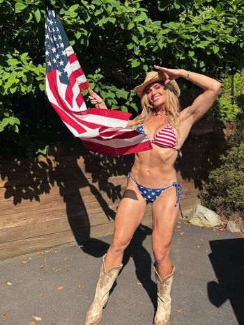 Full leaked Torrie wilson private photo