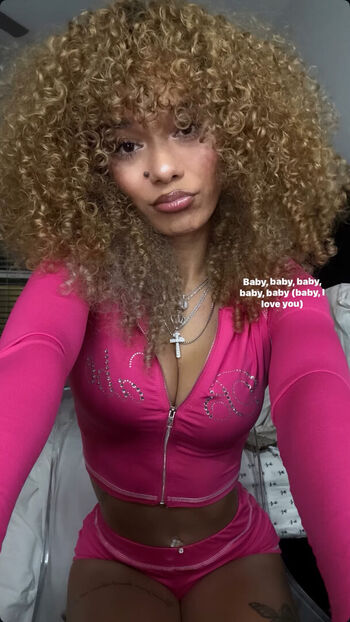 Full leaked Tropicalkurls private photo