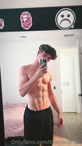 Full leaked Twentoofree private photo