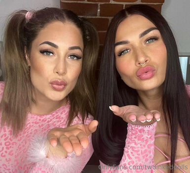 Full leaked Twoinkeddolls private photo