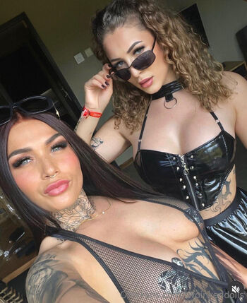 Full leaked Twoinkeddolls private photo
