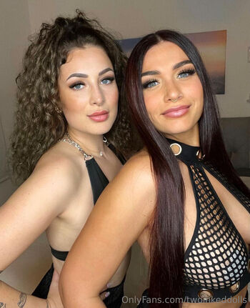 Full leaked Twoinkeddolls private photo