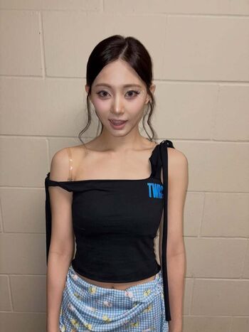Full leaked Tzuyu private photo