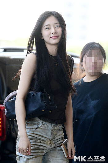 Full leaked Tzuyu private photo