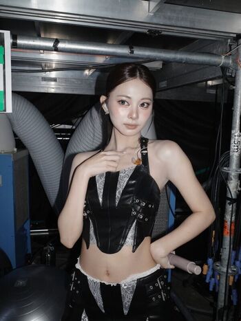 Full leaked Tzuyu private photo