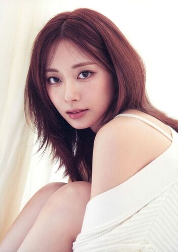 Full leaked Tzuyu private photo