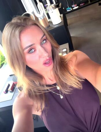 Full leaked Una healy private photo