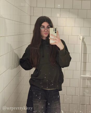 Full leaked Urprettykitty private photo
