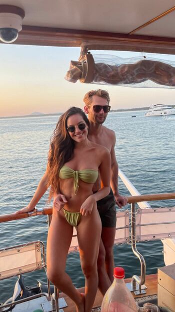 Full leaked Valengalarza page private photo