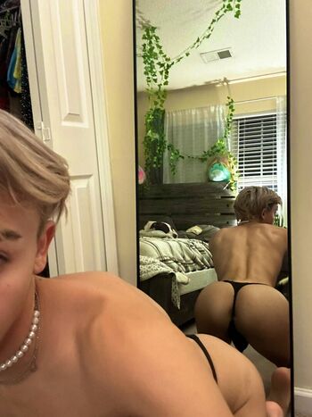 Full leaked Valentino aston page private photo