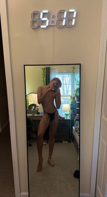 Full leaked Valentino aston page private photo