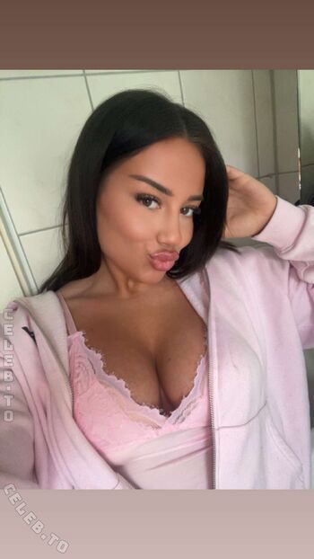 Full leaked Valonaash page private photo