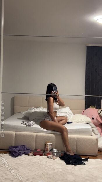 Full leaked Valonaash page private photo