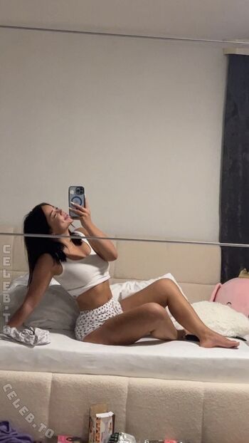 Full leaked Valonaash page private photo
