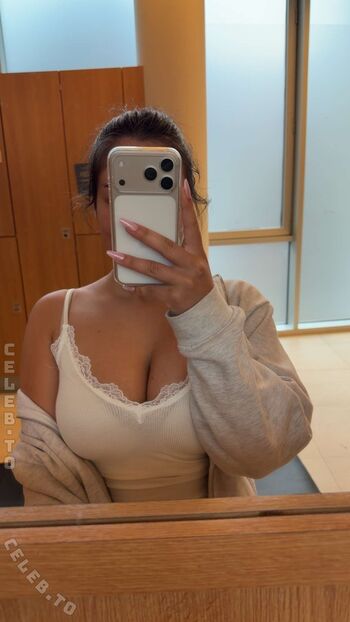 Full leaked Valonaash page private photo