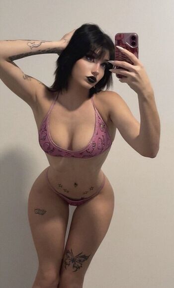 Full leaked Vampy bites private photo