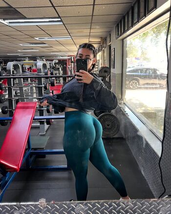 vanessa_legrow