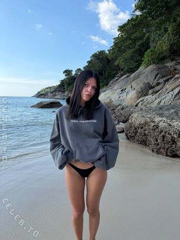 Vellari_feet