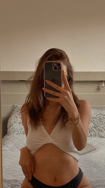 Full leaked Venusrahek private photo