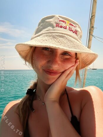 Full leaked Veylarenee private photo