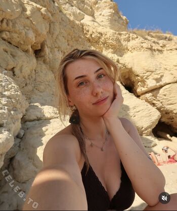 Full leaked Veylarenee private photo