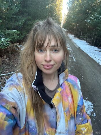 Full leaked Vickyaishafree private photo