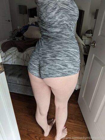 Full leaked Vickymilkmomma private photo