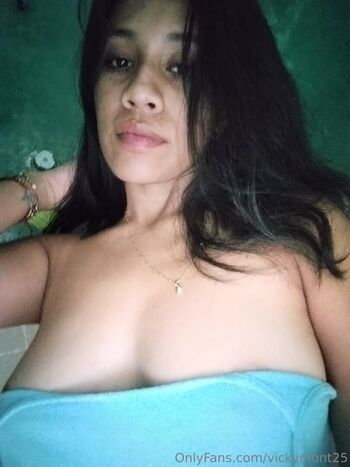 Full leaked Vickymont page private photo