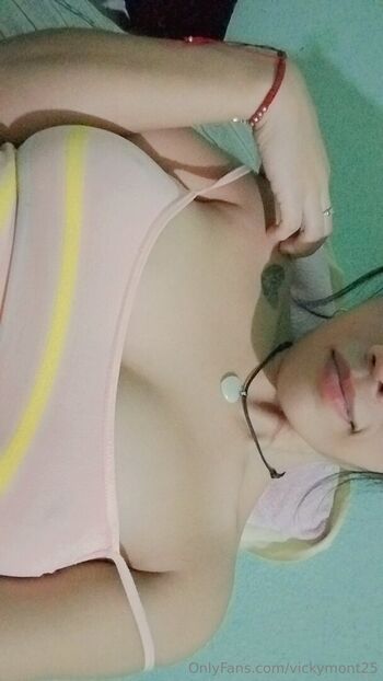 Full leaked Vickymont private photo