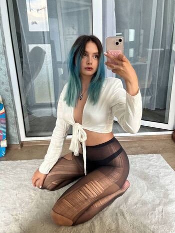 Full leaked Vikkkess page private photo