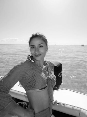 Violeta Dee