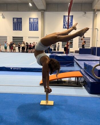 Violeta Dee