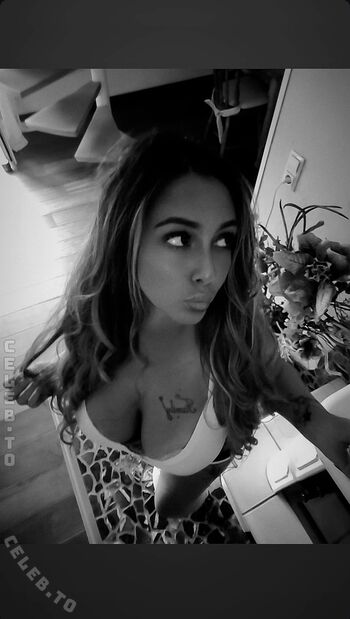 Full leaked Vivien private photo