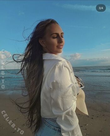 Full leaked Vivien private photo
